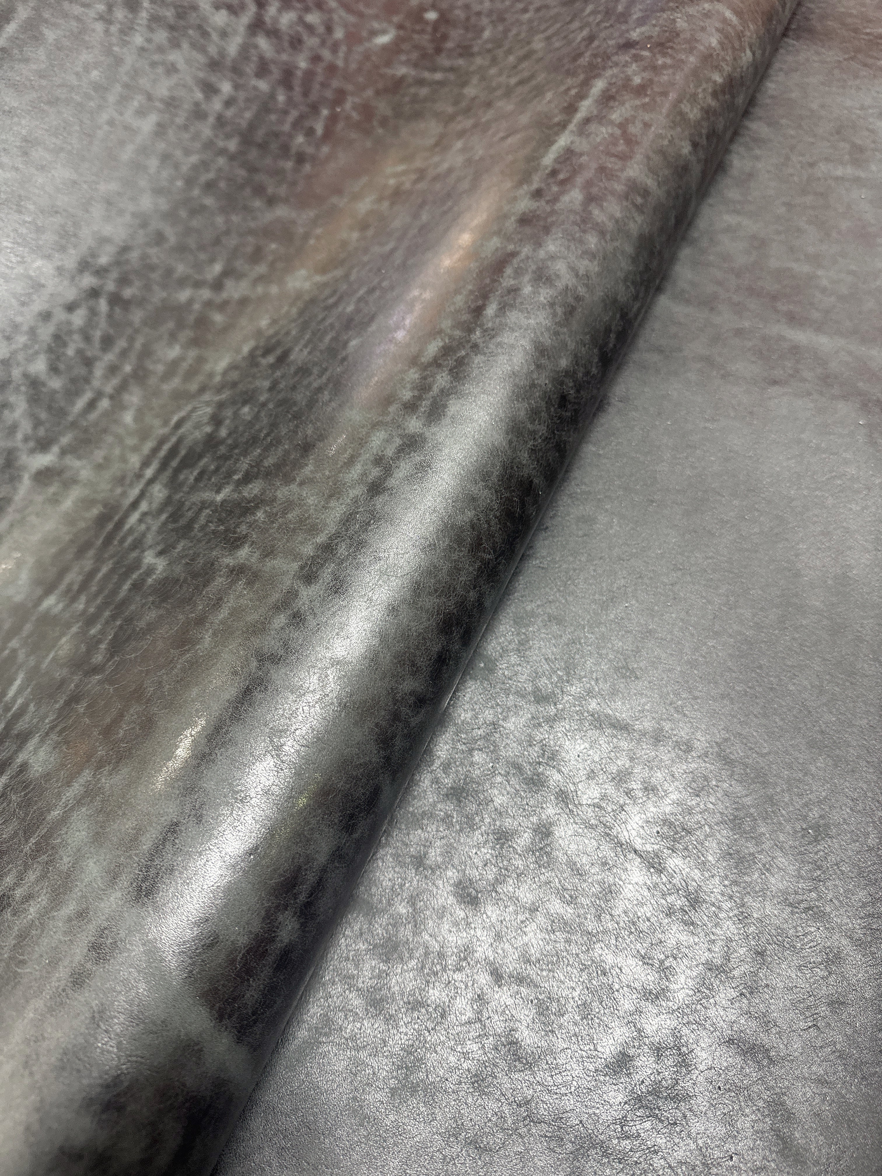 RS-01 Resin Snow™ Detail 1 leather texture image