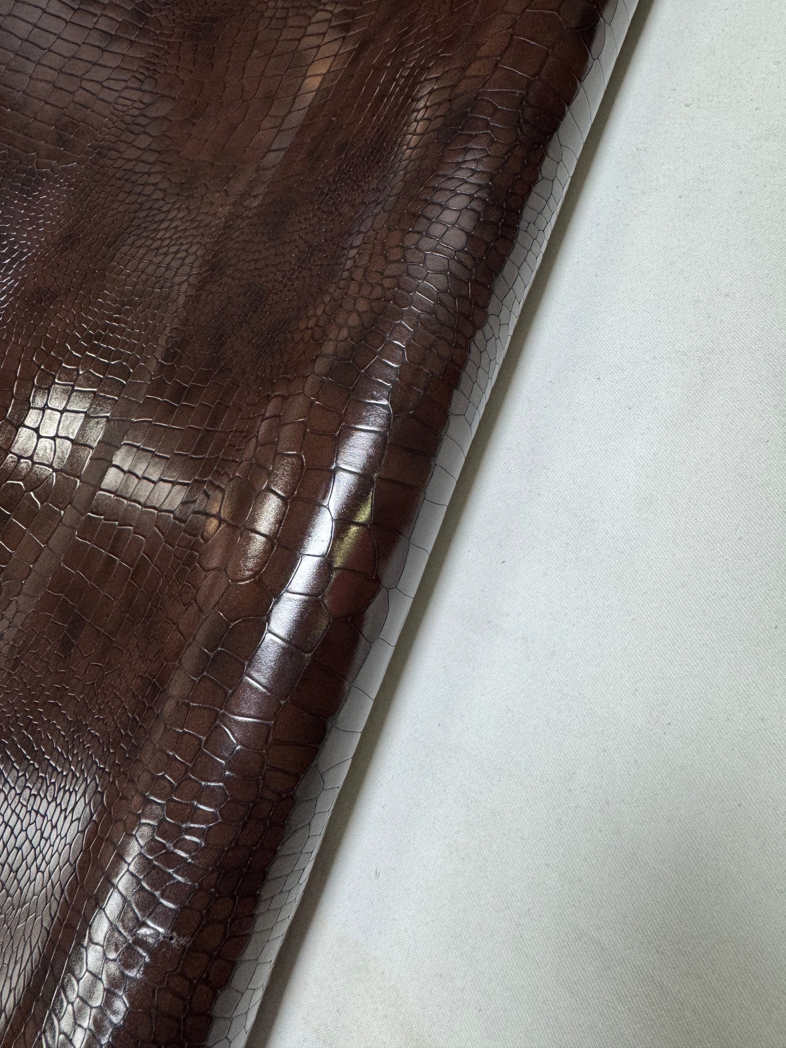 RC-01 Croc Cell Detail 2 leather texture image