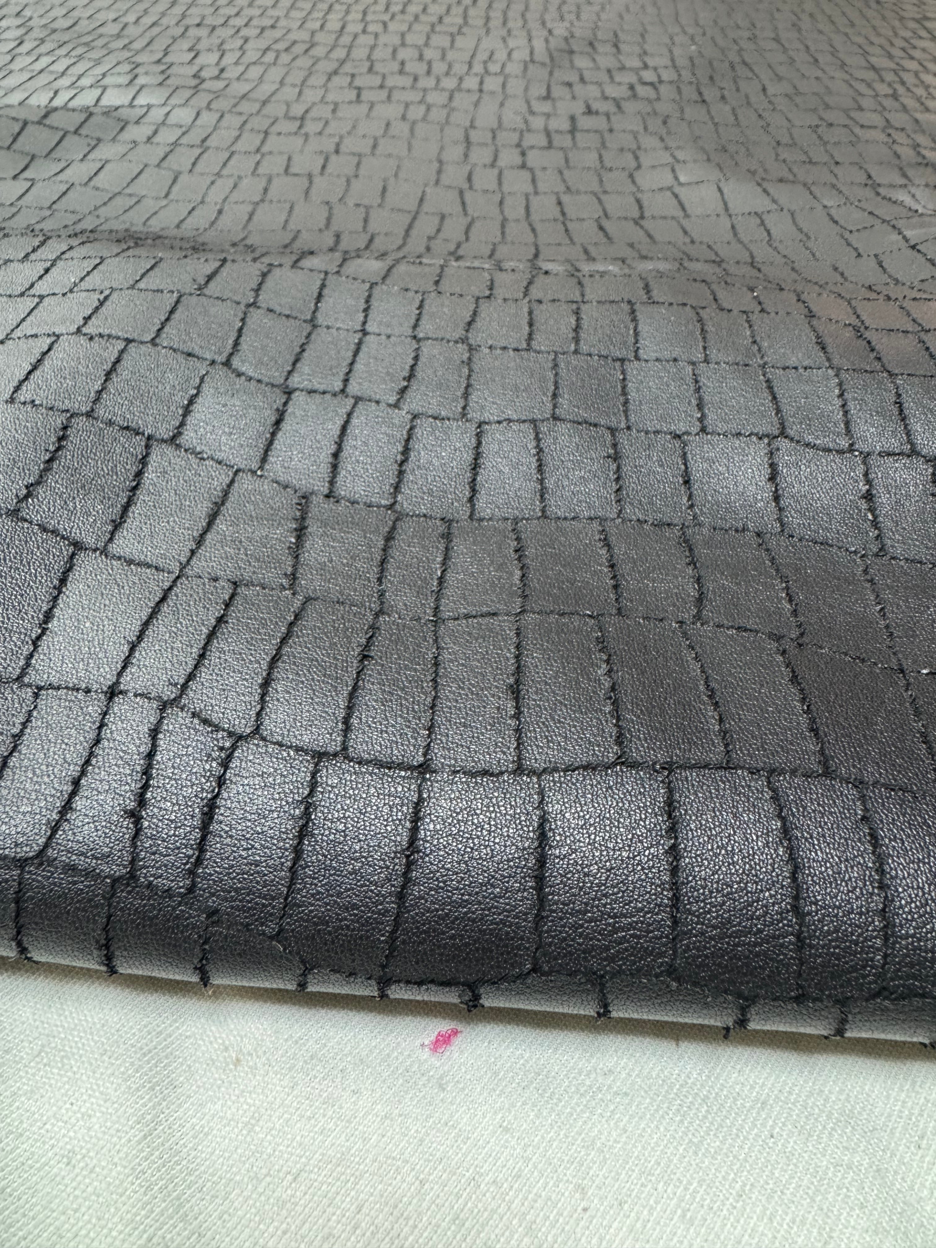 TV-01 Tread Vein Detail 2 leather texture image