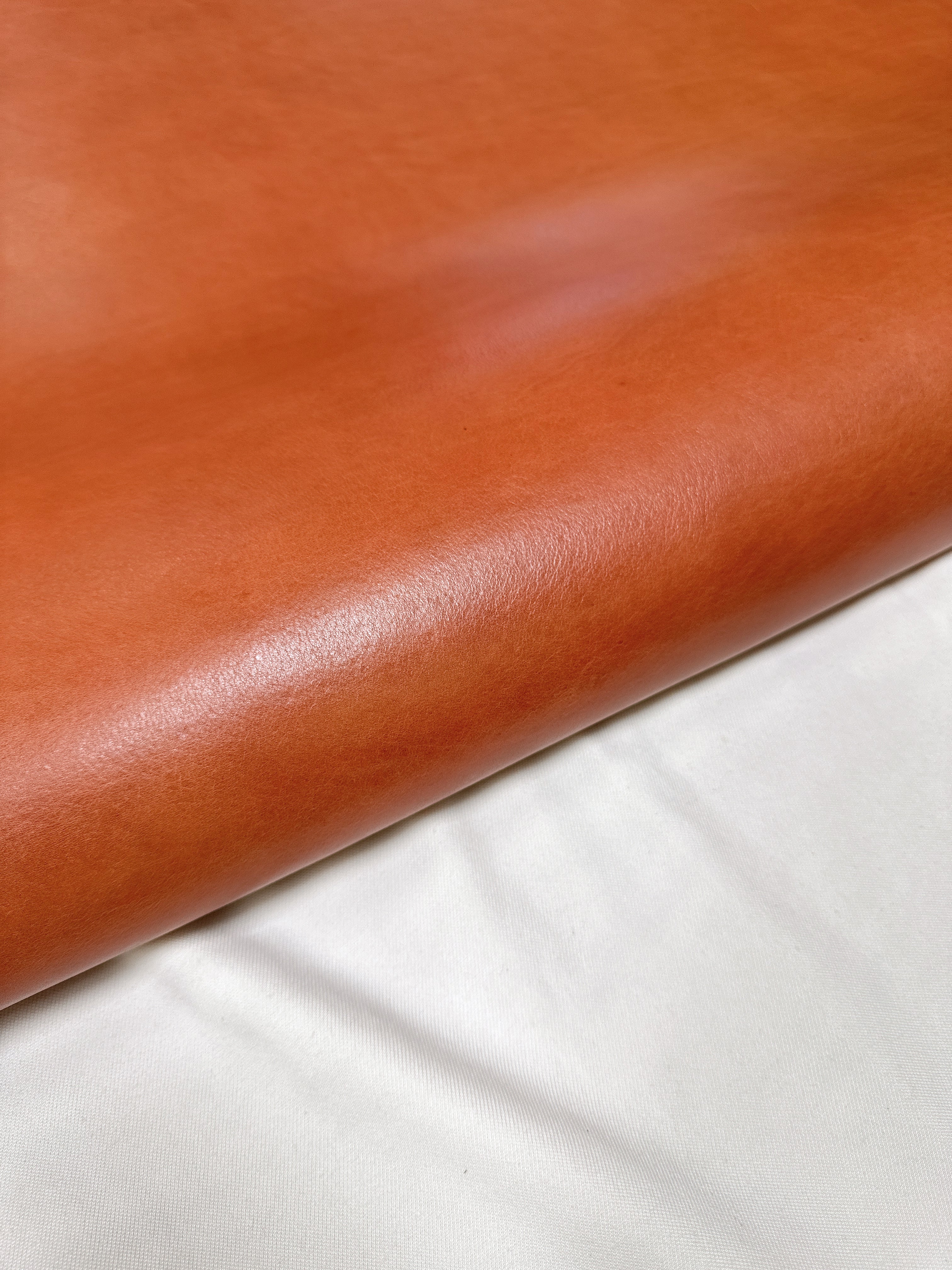 TW-01 Tumbled Wax Detail 3 leather texture image